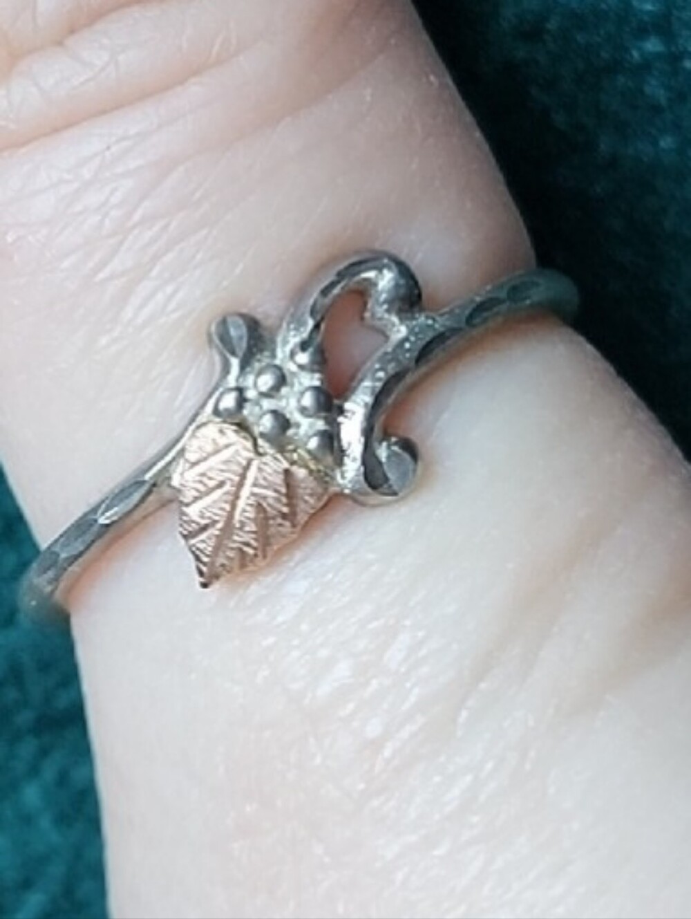 Delicate Two-Tone Leaf Accent Ring - Rose Gold & Silver